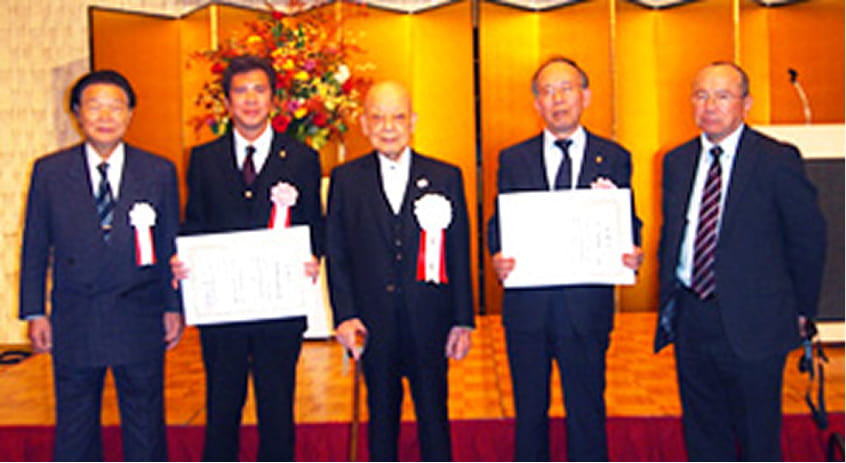大阪労働保険事務組合会長、当協会理事長松浦、全国労働保険事務組合連合会会長、大阪SR会長、大阪労保連事務局長、平成29年11月10日　東京ホテルグランドパレスにて